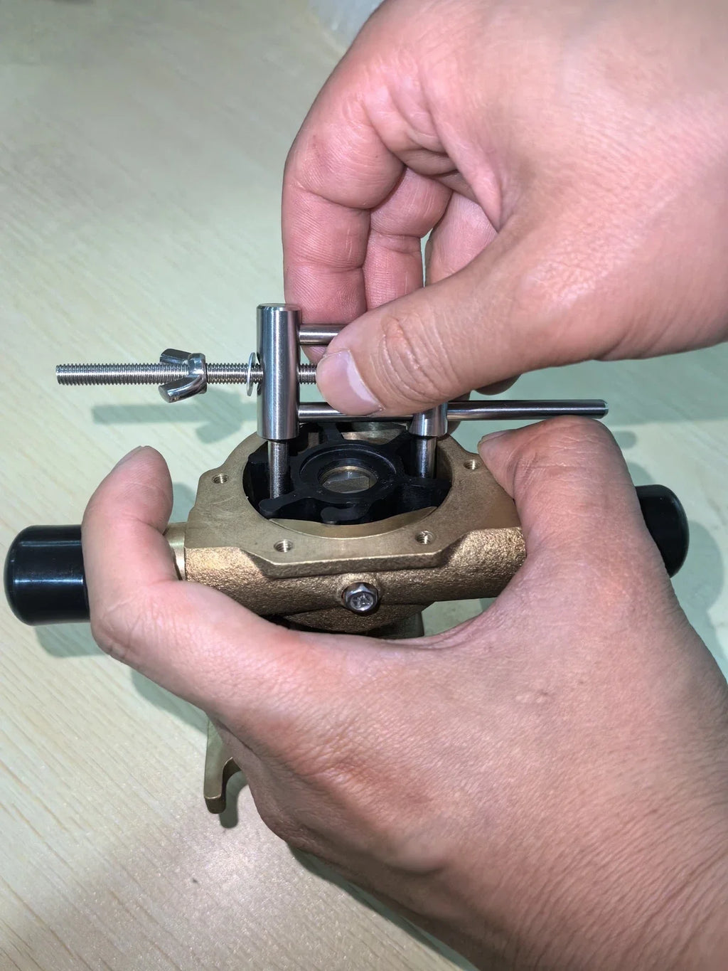 Flexible Impeller Pull Tool for Volvo Penta 3.0 4.3 5.0 5.7 5.8 7.4 (N/A)