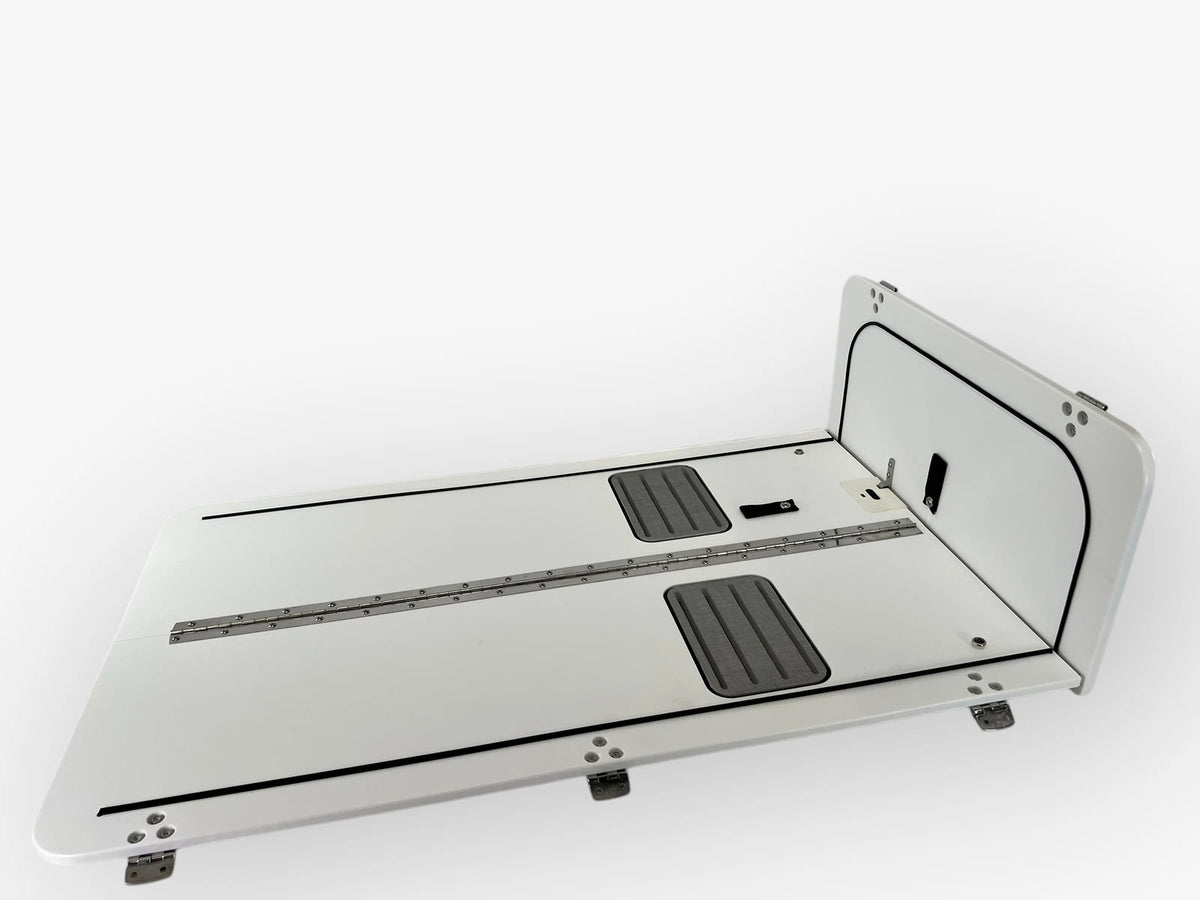 Proline Boats 23 Express, Door Hatch Companionway
